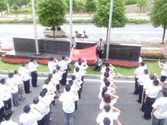  緬懷先烈豐功偉績   重溫誓詞眾志成城