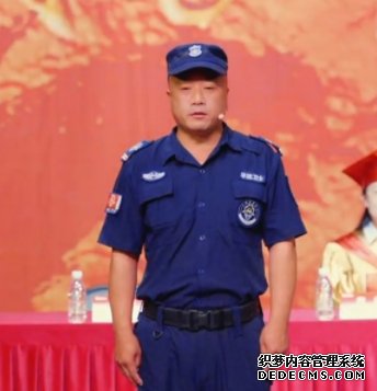 南門保安侯彥軍暖心送別北舞學(xué)子：學(xué)校永遠(yuǎn)是你們的家！