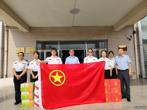 家國同慶暖人心  人文關(guān)懷顯擔當 ——華遠衛(wèi)士團支部國慶中秋雙節(jié)慰問活動