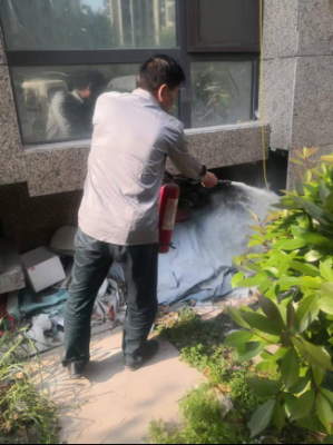火情突發(fā)勇處置 業(yè)主點(diǎn)贊“守護(hù)神” ——北京華遠(yuǎn)衛(wèi)士駐馬店分公司保安員英