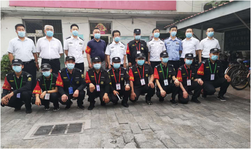 北京市公安局治安總隊(duì)、北京保安協(xié)會(huì)領(lǐng)導(dǎo)一行看望成功處置突發(fā)事件的公交