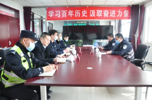 大興公安分局領導送獎到崗，對華遠衛(wèi)士保安公司輔警進行表彰慰問